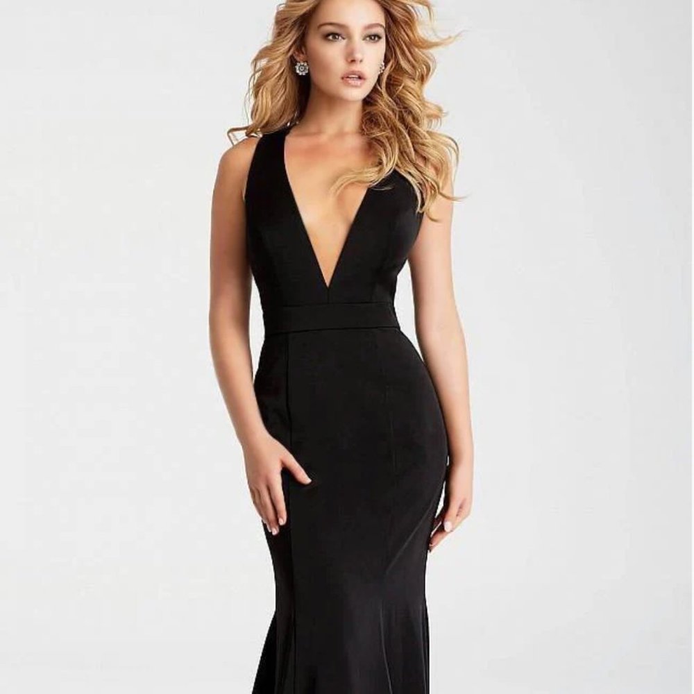 JVN by Jovani - Deep V-Neck Mermaid Dress
